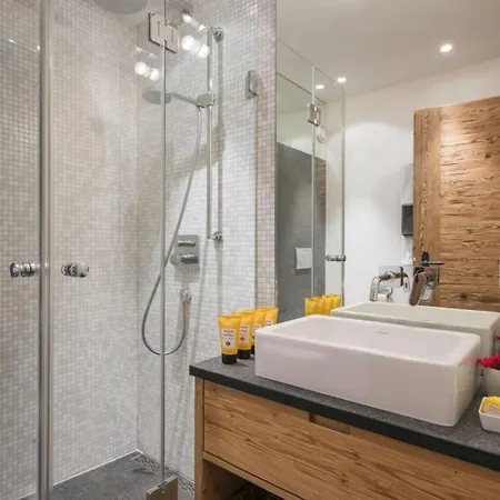 Апартаменти Wonderful, Spacious And Quiet In *